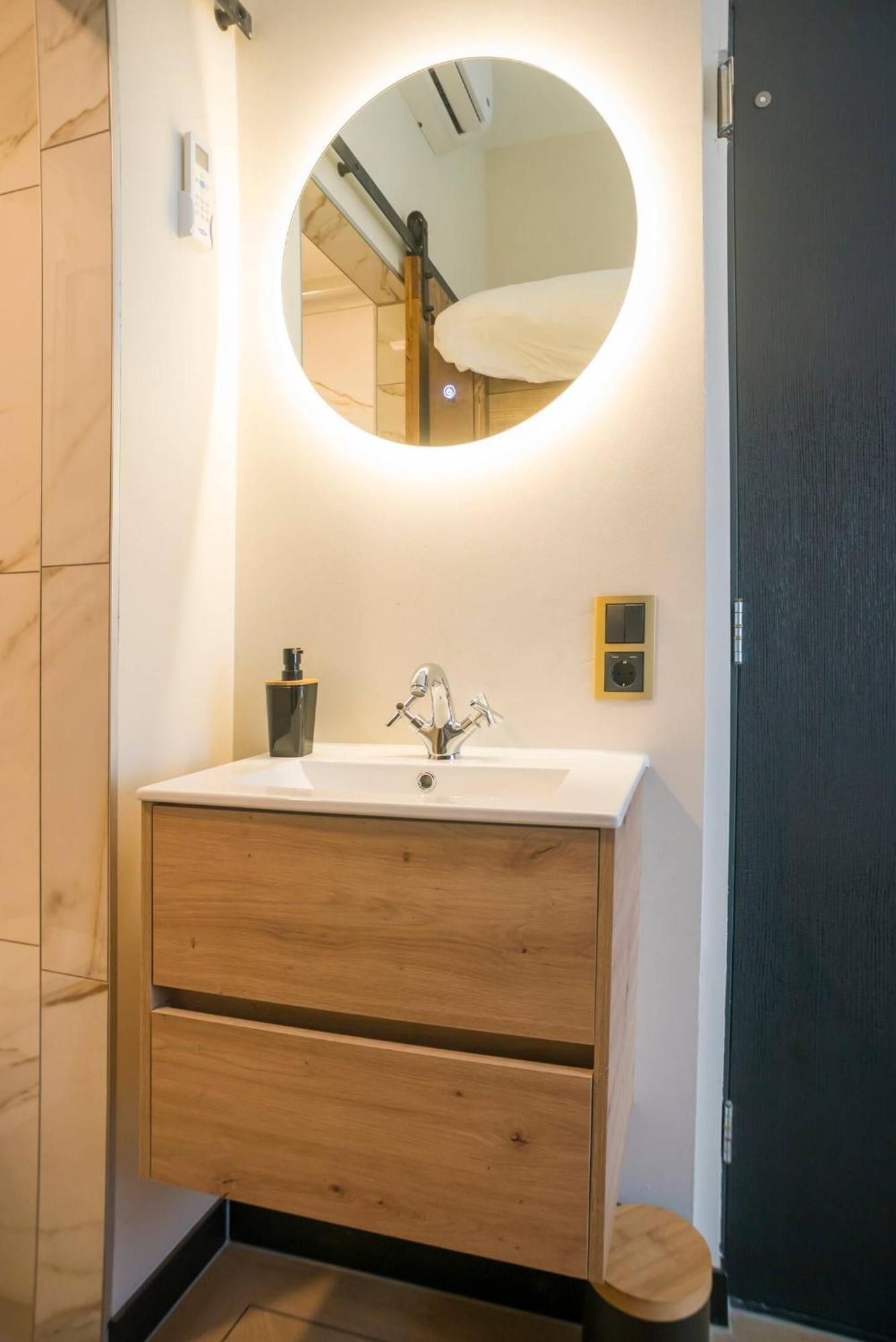 Petite Room With Wifi, Ac, And Shared Kitchen Tilburg Exterior foto