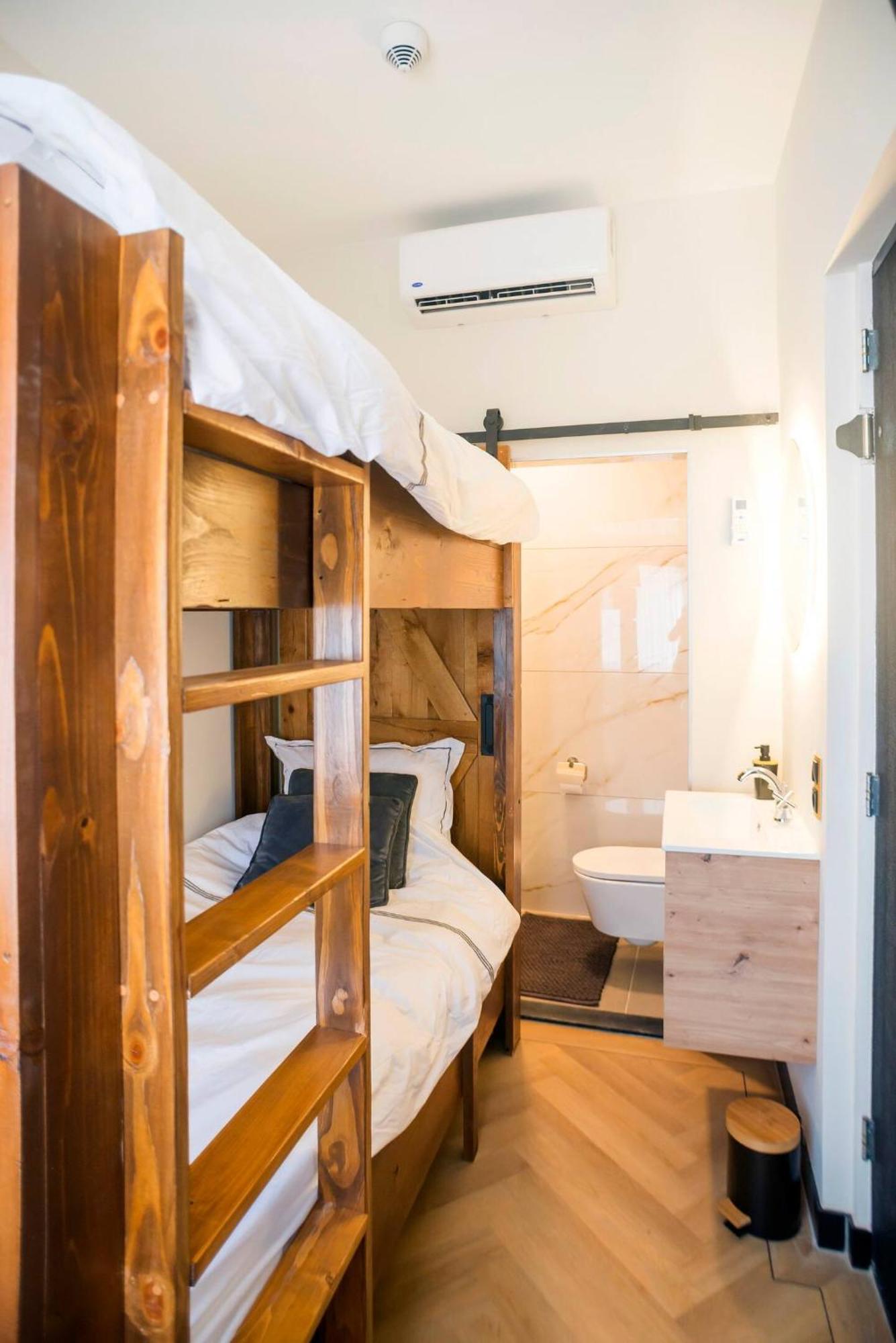 Petite Room With Wifi, Ac, And Shared Kitchen Tilburg Exterior foto